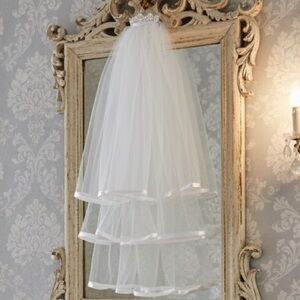 Tiered White Tulle White Bridal Veil Clip